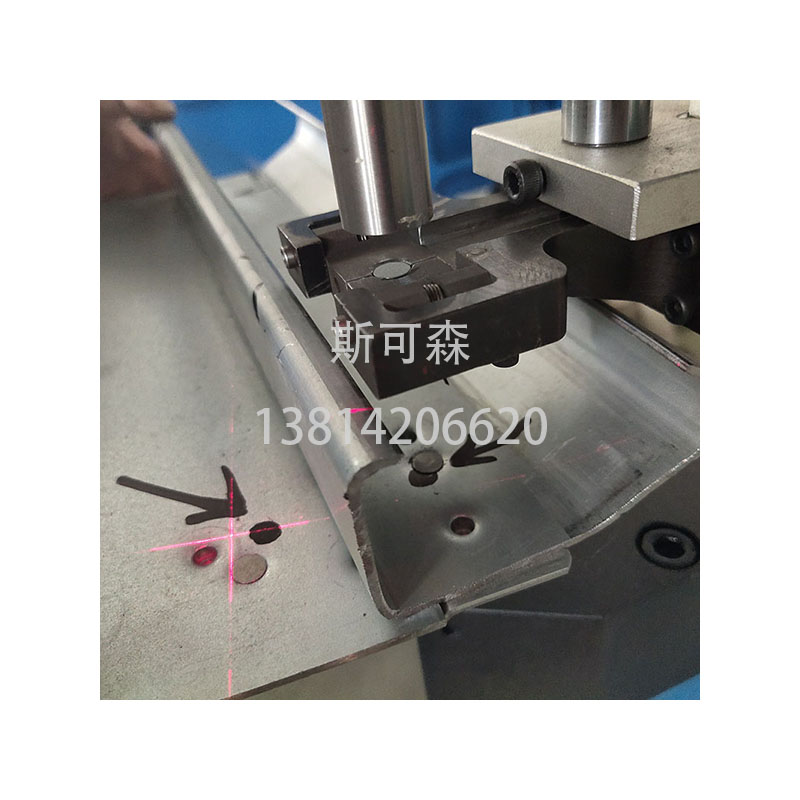 快速門導(dǎo)軌鉚接機(jī)(定制)